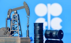 原油交易提醒：尽管OPEC+宣布延长自愿减产，但需求疲软仍拖累油价下跌